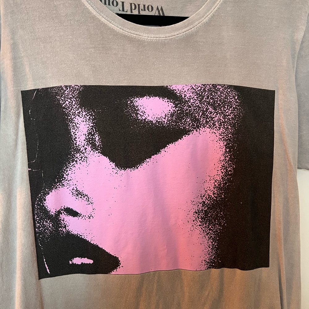 Ariana Grande Sweetener Tour Tee - Picture 2 of 4